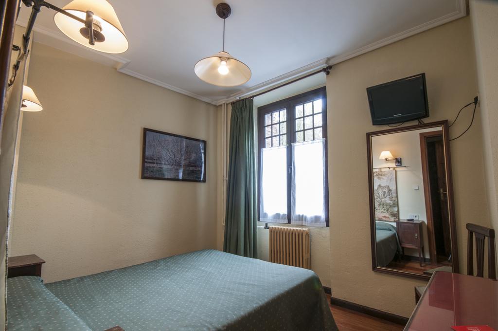 Hostal Ayestaran II Lekunberri Exteriér fotografie